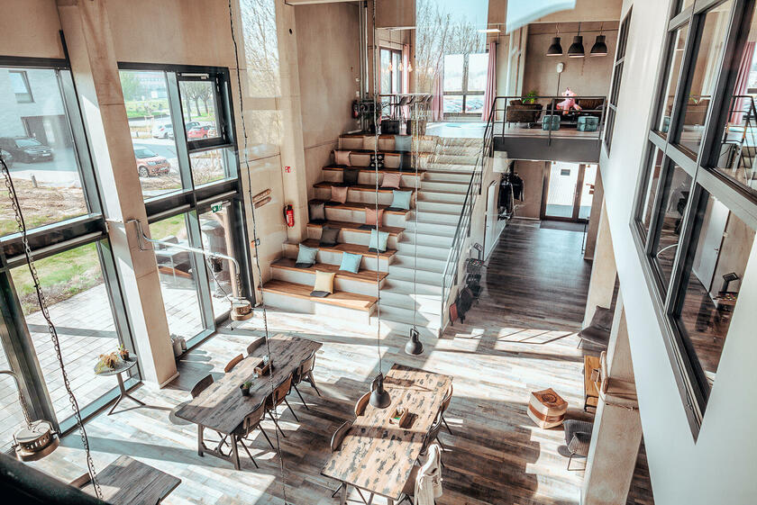 LocationRobot - Film Location Bürogebäude LR5925 (photo 1)