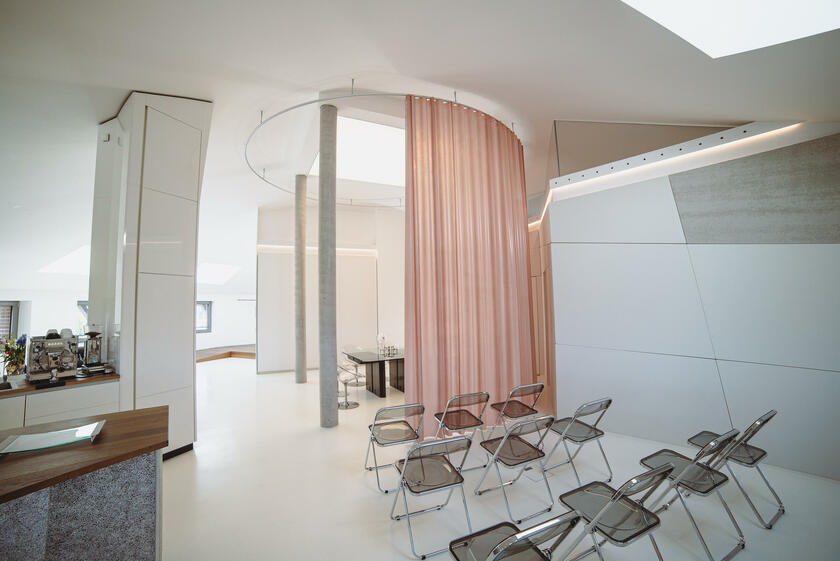 LocationRobot - Film Location Loft LR4515 (photo 7)