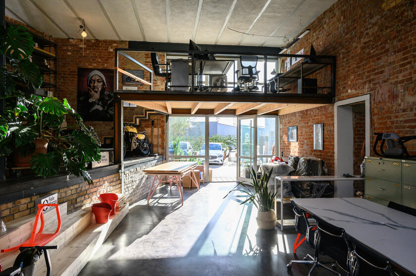 LocationRobot - Film Location Loft LR4644 (photo 1)